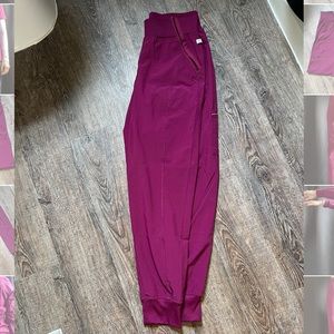 Cherokee infinity women’s 5-pocket stretch tapered jogger cargo scrub pants wine